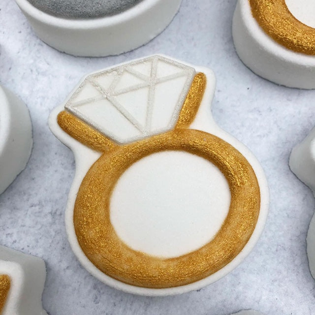 "DIAMOND RING" BATH BOMB