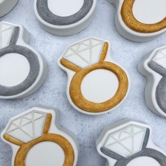"DIAMOND RING" BATH BOMB