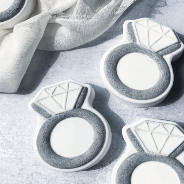 "DIAMOND RING" BATH BOMB